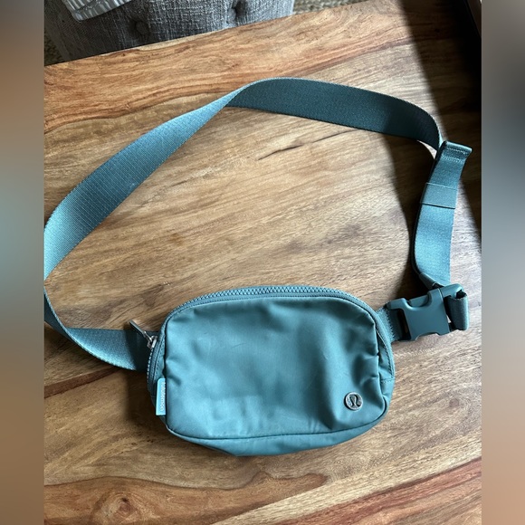 lululemon athletica Handbags - Lulu belt bag